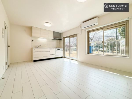 ���r���O �傫�ȑ����炽���Ղ�̗z���������閾�邢���r���O�B�J�����̂��郊�r���O�ŉƑ��c���̂��났�̎��Ԃ��߂����܂��I