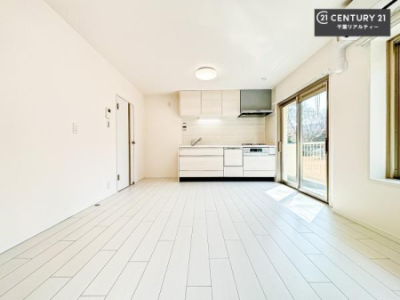 ���r���O �J�����̂���L�XLDK�I�\�t�@�[��_�C�j���O�e�[�u����u���Ă������ɂȂ�Ȃ��̂ŉ��K�ɉ߂����܂��I�R�~���j�P�[�V���������₷�����r���O�ł��I