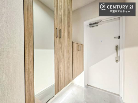 ���� �V���[�Y�{�b�N�X�t���B���ւ��Еt�����|�������₷���ł��I
�X�b�L���������ւŌ˂��J�����u�ԁA�������̂���S�n������Ԃ��o�}���Ă���܂��B