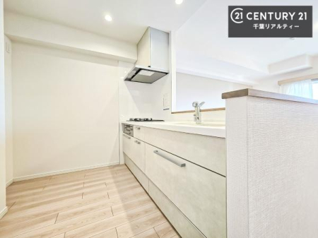 �L�b�`�� ��Ƃ肠�钲���X�y�[�X�ō�Ƃ����₷�����K�ȃL�b�`���ł��I
���q�l�ƈꏏ�ɂ��َq������y���߂�L�X�X�y�[�X�ł��B�y�����������ԂɂȂ肻���ł��ˁI