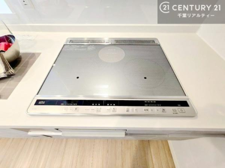 �L�b�`�� H�N�b�L���O�q�[�^�[���̗p�����L�b�`���́A�΂��g��Ȃ����߈��S���Ă��g�����������܂��B�\�ʂ��t���b�g�ł����������₷���A��������T�b�Ɛ@������̂��������|�C���g�B