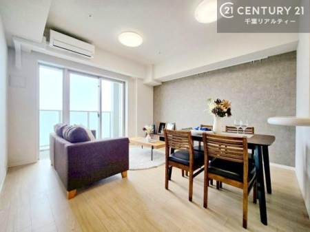 ���r���O ���r���O����]��27�K�̒��]�́A�J�������ӂ���ґ�Ȍi�F�B����̒��œ��ʂȂЂƂƂ������߂������������܂��B