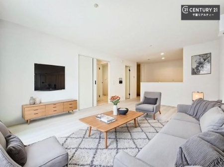 ���r���O �Ƌ��CG�p�[�X�ł��B�J�����̂���L�XLDK�I�\�t�@�[��_�C�j���O�e�[�u����u���Ă������ɂȂ�Ȃ��̂ŉ��K�ɉ߂����܂��I�R�~���j�P�[�V���������₷�����r���O�ł��I