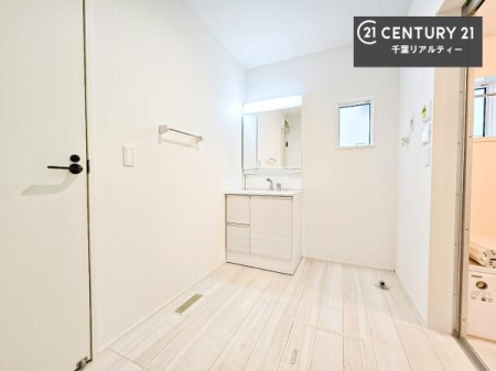 ���ʑ�E���ʏ� �L�X�Ƃ������ʎ��́A���̐g�x�x�̎��Ԃ��������g������K�ȋ�ԁB���[�I�Ȃǂ��u���₷���A�g������̗ǂ��݌v�ł��B