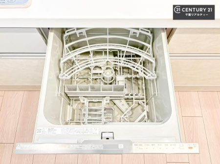 �L�b�`�� �H��@�t���̃L�b�`���ł��I�Z���������r��h�~�Ƃ��đ�ϊ��􂷂�֗��Ȏd�l�ł��I�r���g�C���Ȃ̂ŃL�b�`���̏ꏊ����炸�����X�y�[�X���L���g�����Ƃ��o���܂��I