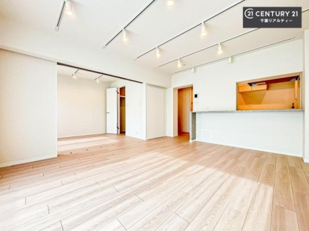 ���r���O �S�n�ǂ��_�C�j���O�͉Ƒ������R�ƏW�܂�܂��B�Ƒ��c�R�̎��Ԃ����������ł��B���Ƒ��ƁA����w�[���������Ԃ��߂��������ł��ˁB