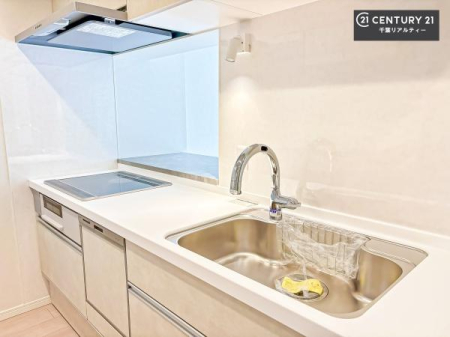 �L�b�`�� ���C�h�ȃV���N�ł��ˁI�������˂ɂ������������₷���Ǝ����y�X�d�l�̃V�X�e���L�b�`���ł��I
�f�U�C�����Ƌ@�\�������˂��L�b�`���Ő�����������܂��ˁI