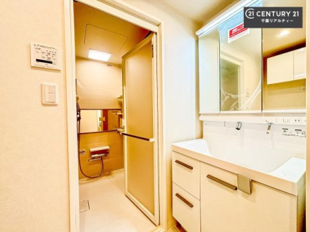 ���ʑ�E���ʏ� �O�ʋ��d�l�̐��ʏ��́A�g�����Ȃ݂����₷������I���͎��[�ɂȂ��Ă��܂��B�h���C���[�₨���ϓ����Еt������̂Ő��ʑ������X�b�L���ƌ����邱�Ƃ��o���܂��I