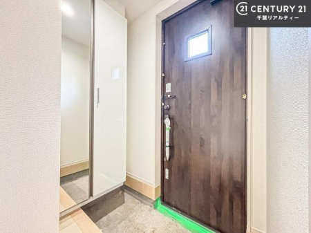 ���� �V���[�Y�{�b�N�X�t���Ȃ̂ŁA���ւ��Еt�����|�������₷���ł��I
�X�b�L���������ւŌ˂��J�����u�ԁA�������̂���S�n������Ԃ��o�}���Ă���܂��B