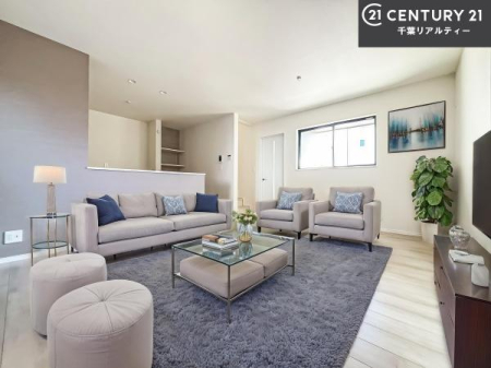 ���r���O �Ƌ��CG�p�[�X�ł��B��؂ȉƑ����W�܂邩�炱��LDK�ɂ͂�����肽���B
�q�����������C�ɏ΂��Ȃ��瑖�����Ă���p�����������u�L���Ƃɂ��ėǂ������v�Ǝv���u�Ԃł��B