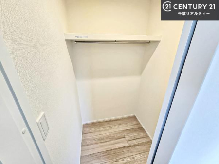 ���[ �E�H�[�N�C���N���[�[�b�g�t���ł��B��������̂��m���Ȃǂ����[���Ă��������ł��ˁI���ɂ���@�������ȂǋG�ߕ��̑傫�ȉƓd�����[�ł��܂��B