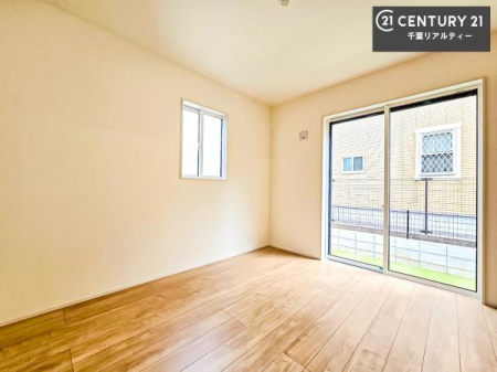 ���r���O�ȊO�̋��� �P�K�̃��r���O�Ɨאڂ��������I�����J������΃��r���O������ɍL�������邱�Ƃ��ł��܂��I