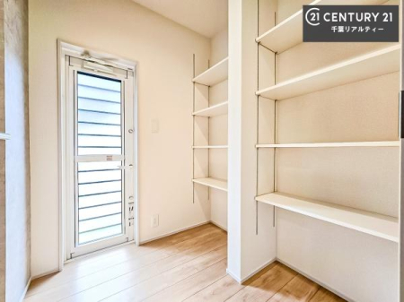 ���[ �p���g���[�t���I���Ă�������A�H�ނ̃X�g�b�N���X�b�L�����ڂ��邱�Ƃ��ł��܂��I
���񌻒n�ł��m���߂��������B