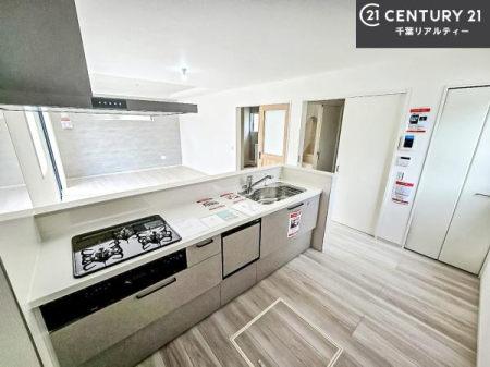 �L�b�`�� ��Ƃ肠�钲���X�y�[�X�ō�Ƃ����₷�����K�ȃL�b�`���ł��I
���q�l�ƈꏏ�ɂ��َq������y���߂�L�X�X�y�[�X�ł��B�y�����������ԂɂȂ肻���ł��ˁI