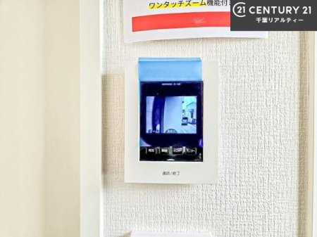 ���̑����� TV���j�^�[�t���C���^�[�z��������A�K��҂��f���Ŋm�F���Ă���Ή��ł��邽�߁A�h�Ɩʂ����S�ł��B���q�l�̂�����Ԏ��ɂ��S�����A���Ƒ��̈��S�E���S�ȕ�炵���T�|�[�g���܂��B