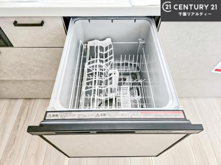 �L�b�`�� �H��@�t���̃L�b�`���ł��I�Z���������r��h�~�Ƃ��đ�ϊ��􂷂�֗��Ȏd�l�ł��I�r���g�C���Ȃ̂ŃL�b�`���̏ꏊ����炸�����X�y�[�X���L���g�����Ƃ��o���܂��I