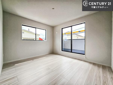 �m�� �o���R�j�[�ɖʂ��Ă���m���ł��B���邭�����肪����A���C����������ł��܂��I���N���āA�O�ɏo�Ĕw�L�т����[�ċz�����ǂ������}������邱�Ƃ��ł��܂��B