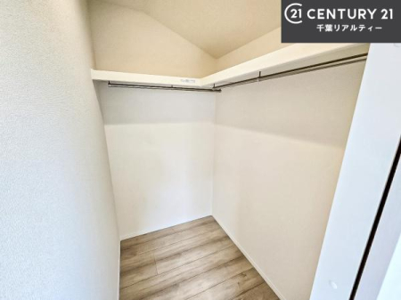 ���[ �E�H�[�N�C���N���[�[�b�g�t���ł��B��������̂��m���Ȃǂ����[���Ă��������ł��ˁI���ɂ���@�������ȂǋG�ߕ��̑傫�ȉƓd�����[�ł��܂��B