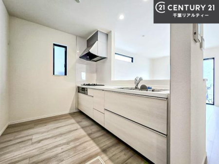 �L�b�`�� ��l�C�̑Ζʎ��V�X�e���L�b�`�����̗p���Ă��܂��I���Ƒ��̃R�~���j�P�[�V���������R�Ƒ�����݌v�ł��B
���q�l�ɂ��ڂ��͂��̂Ŋ������ł��ˁB���[�͂�����܂��I