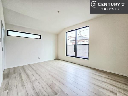 �m�� �o���R�j�[�ɖʂ��Ă���m���ł��B���邭�����肪����A���C����������ł��܂��I���N���āA�O�ɏo�Ĕw�L�т����[�ċz�����ǂ������}������邱�Ƃ��ł��܂��B