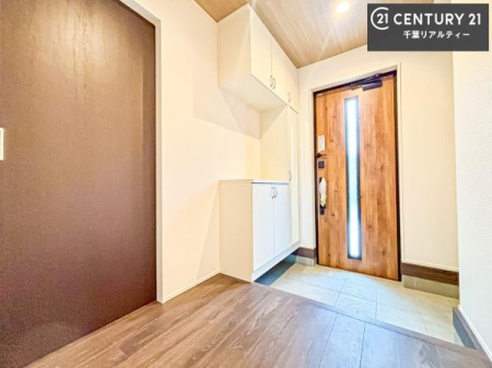 ���� �V���[�Y�{�b�N�X�t���B���ւ��Еt�����|�������₷���ł��I
�X�b�L���������ւŌ˂��J�����u�ԁA�������̂���S�n������Ԃ��o�}���Ă���܂��B