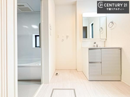 ���ʑ�E���ʏ� �O�ʋ��d�l�̐��ʏ��́A�g�����Ȃ݂����₷������I���͎��[�ɂȂ��Ă��܂��B�h���C���[�₨���ϓ����Еt������̂Ő��ʑ������X�b�L���ƌ����邱�Ƃ��o���܂��I