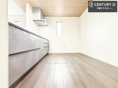 �L�b�`�� ��Ƃ肠�钲���X�y�[�X�ō�Ƃ����₷�����K�ȃL�b�`���ł��I
���q�l�ƈꏏ�ɂ��َq������y���߂�L�X�X�y�[�X�ł��B�y�����������ԂɂȂ肻���ł��ˁI