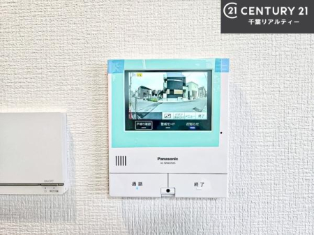 ���̑����� TV���j�^�[�t���C���^�[�z��������A�K��҂��f���Ŋm�F���Ă���Ή��ł��邽�߁A�h�Ɩʂ����S�ł��B���q�l�̂�����Ԏ��ɂ��S�����A���Ƒ��̈��S�E���S�ȕ�炵���T�|�[�g���܂��B