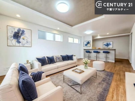 ���r���O �Ƌ�́ACG�p�[�X�ł��B��؂ȉƑ����W�܂邩�炱��LDK�ɂ͂�����肽���B
�q�����������C�ɏ΂��Ȃ��瑖�����Ă���p�����������u�L���Ƃɂ��ėǂ������v�Ǝv���u�Ԃł��B