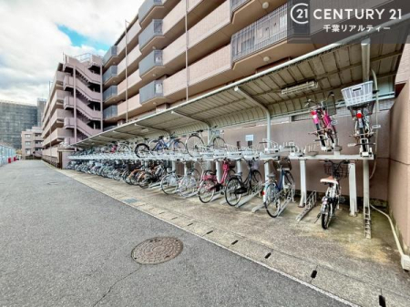 ���̑����p�� ���֏ꊮ���ŁA���q���܂̎��]�Ԃ�ʋΗp�̎��]�Ԃ����S���Ēu���܂��B���Ƒ��ɂ����ꂵ���֗��Ȑݔ��ł��B