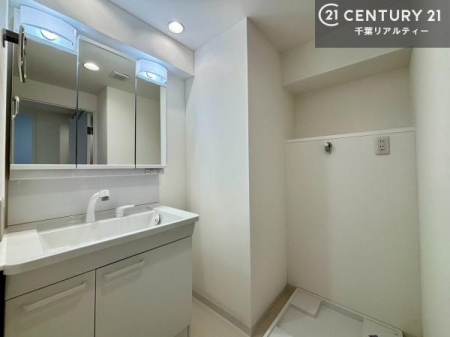 ���ʑ�E���ʏ� �O�ʋ��d�l�̐��ʏ��́A�g�����Ȃ݂����₷������I���͎��[�ɂȂ��Ă��܂��B�h���C���[�₨���ϓ����Еt������̂Ő��ʑ������X�b�L���ƌ����邱�Ƃ��o���܂��I