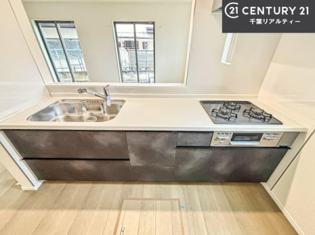 �L�b�`�� ��Ƃ肠�钲���X�y�[�X�ō�Ƃ����₷�����K�ȃL�b�`���ł��I
���q�l�ƈꏏ�ɂ��َq������y���߂�L�X�X�y�[�X�ł��B�y�����������ԂɂȂ肻���ł��ˁI