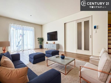 ���r���O �Ƌ��CG�p�[�X�ł��B�S�n�ǂ����r���O�͉Ƒ������R�ƏW�܂�܂��B�Ƒ��c�R�̎��Ԃ����������ł��B���Ƒ��ƁA����w�[���������Ԃ��߂��������ł��ˁB