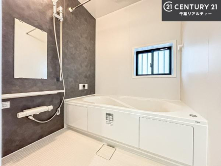 ���� �L�X�o�X�ň���̔������t���b�V���B�����L�΂���̂ŁA�����ɂ��������ƐZ����܂��ˁI�����̃o�X�^�C�����y���݂ɂȂ�܂��B