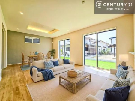 ���r���O �Ƌ��CG�p�[�X�ł��B�J�����̂���L�XLDK�I�\�t�@�[��_�C�j���O�e�[�u����u���Ă������ɂȂ�Ȃ��̂ŉ��K�ɉ߂����܂��I�R�~���j�P�[�V���������₷�����r���O�ł��I