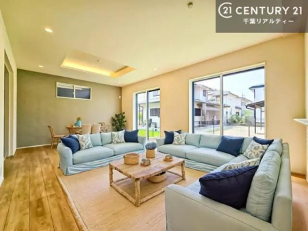 ���r���O �Ƌ��CG�p�[�X�ł��B�J�����̂���L�XLDK�I�\�t�@�[��_�C�j���O�e�[�u����u���Ă������ɂȂ�Ȃ��̂ŉ��K�ɉ߂����܂��I�R�~���j�P�[�V���������₷�����r���O�ł��I