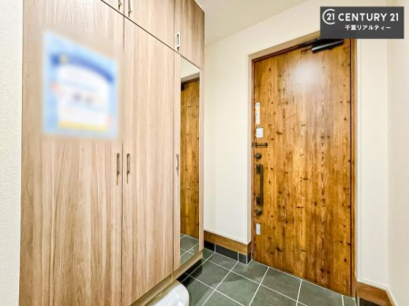 ���� �V���[�Y�{�b�N�X�t���B���ւ��Еt�����|�������₷���ł��I
�X�b�L���������ւŌ˂��J�����u�ԁA�������̂���S�n������Ԃ��o�}���Ă���܂��B