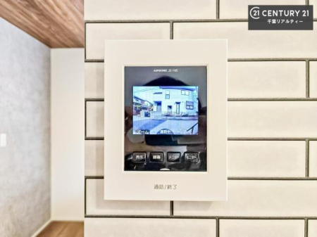 ���̑����� TV���j�^�[�t���C���^�[�z��������A�K��҂��f���Ŋm�F���Ă���Ή��ł��邽�߁A�h�Ɩʂ����S�ł��B���q�l�̂�����Ԏ��ɂ��S�����A���Ƒ��̈��S�E���S�ȕ�炵���T�|�[�g���܂��B