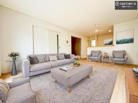 ���r���O �Ƌ��CG�p�[�X�ł��B�傫�ȑ����炽���Ղ�̗z���������閾�邢���r���O�B�J�����̂��郊�r���O�ŉƑ��c���̂��났�̎��Ԃ��߂����܂��I