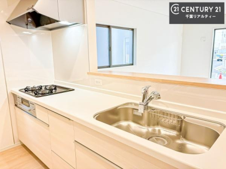 �L�b�`�� ��l�C�̑Ζʎ��V�X�e���L�b�`�����̗p���Ă��܂��I���Ƒ��̃R�~���j�P�[�V���������R�Ƒ�����݌v�ł��B
���q�l�ɂ��ڂ��͂��̂Ŋ������ł��ˁB���[�͂�����܂��I