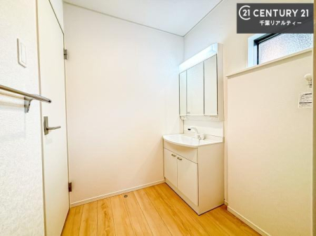 ���ʑ�E���ʏ� �L�X�Ƃ������ʎ��́A���̐g�x�x�̎��Ԃ��������g������K�ȋ�ԁB���[�I�Ȃǂ��u���₷���A�g������̗ǂ��݌v�ł��B