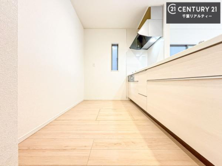 �L�b�`�� ��Ƃ肠�钲���X�y�[�X�ō�Ƃ����₷�����K�ȃL�b�`���ł��I
���q�l�ƈꏏ�ɂ��َq������y���߂�L�X�X�y�[�X�ł��B�y�����������ԂɂȂ肻���ł��ˁI