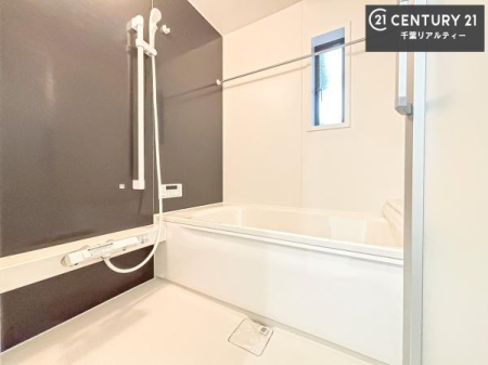 ���� �������������l�̕��͋C�̃o�X���[���́A�����o�Ă��ăo�X�^�C�����[���I
���d���撣���Ă��邲�J���ɂ��D�݂̍���̓����܂����āA�y����ł݂Ă͂������ł��傤���H