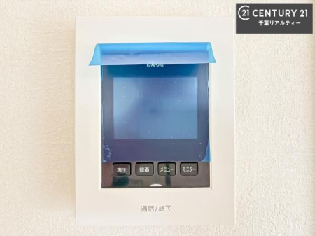 ���̑����� TV���j�^�[�t���C���^�[�z��������A�K��҂��f���Ŋm�F���Ă���Ή��ł��邽�߁A�h�Ɩʂ����S�ł��B���q�l�̂�����Ԏ��ɂ��S�����A���Ƒ��̈��S�E���S�ȕ�炵���T�|�[�g���܂��B