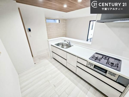 �L�b�`�� ��Ƃ肠�钲���X�y�[�X�ō�Ƃ����₷�����K�ȃL�b�`���ł��I
���q�l�ƈꏏ�ɂ��َq������y���߂�L�X�X�y�[�X�ł��B�y�����������ԂɂȂ肻���ł��ˁI