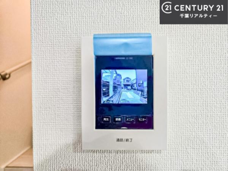 ���̑����� TV���j�^�[�t���C���^�[�z��������A�K��҂��f���Ŋm�F���Ă���Ή��ł��邽�߁A�h�Ɩʂ����S�ł��B���q�l�̂�����Ԏ��ɂ��S�����A���Ƒ��̈��S�E���S�ȕ�炵���T�|�[�g���܂��B