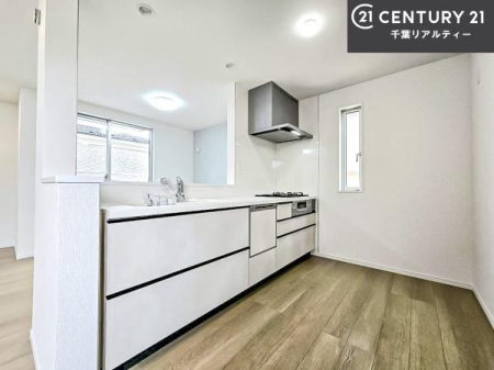 �L�b�`�� ��l�C�̑Ζʎ��V�X�e���L�b�`�����̗p���Ă��܂��I���Ƒ��̃R�~���j�P�[�V���������R�Ƒ�����݌v�ł��B
���q�l�ɂ��ڂ��͂��̂Ŋ������ł��ˁB���[�͂�����܂��I