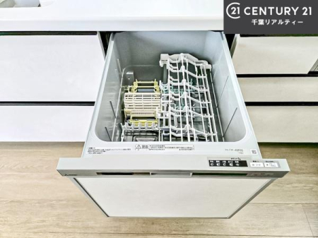 �L�b�`�� �H��@�t���̃L�b�`���ł��I�Z���������r��h�~�Ƃ��đ�ϊ��􂷂�֗��Ȏd�l�ł��I�r���g�C���Ȃ̂ŃL�b�`���̏ꏊ����炸�����X�y�[�X���L���g�����Ƃ��o���܂��I