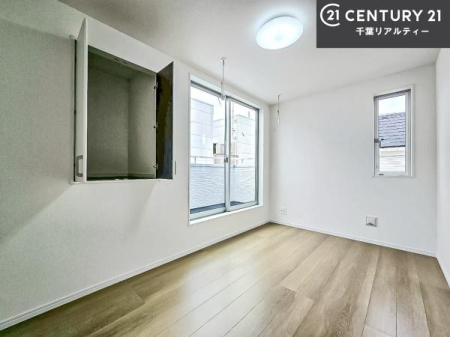 �m�� �o���R�j�[�ɖʂ��Ă���m���ł��B���邭�����肪����A���C����������ł��܂��I���N���āA�O�ɏo�Ĕw�L�т����[�ċz�����ǂ������}������邱�Ƃ��ł��܂��B