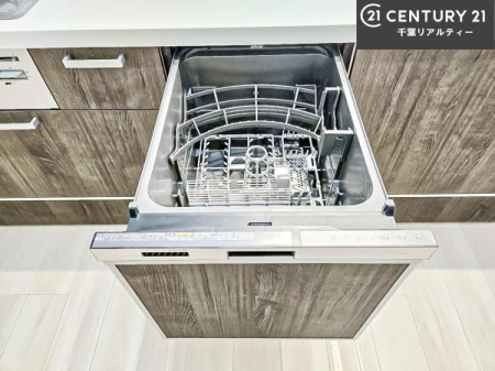 �L�b�`�� �H��@�t���̃L�b�`���ł��I�Z���������r��h�~�Ƃ��đ�ϊ��􂷂�֗��Ȏd�l�ł��I�r���g�C���Ȃ̂ŃL�b�`���̏ꏊ����炸�����X�y�[�X���L���g�����Ƃ��o���܂��I